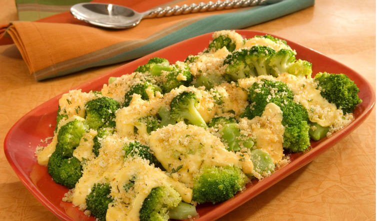 Brócoli asado con ajo y parmesano, una forma deliciosa de comer verduras Foto: Hellmanns