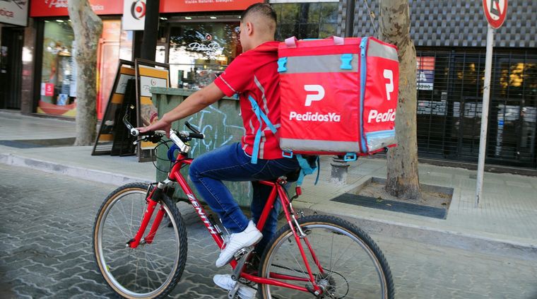 Entre los sindicatos advierten una eventual saturación de la economía de plataformas, una de las barreras que contuvo la conflictividad social durante el Gobierno de Javier Milei. Entre los sindicatos advierten una eventual saturación de la economía de plataformas, una de las barreras que contuvo la conflictividad social durante el Gobierno de Javier Milei.