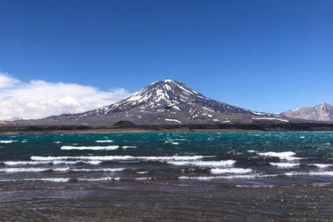 El Correo Argentino se rindió ante la belleza de la Laguna del Diamante y le diseñó su sello propio. El Correo Argentino se rindió ante la belleza de la Laguna del Diamante y le diseñó su sello propio.