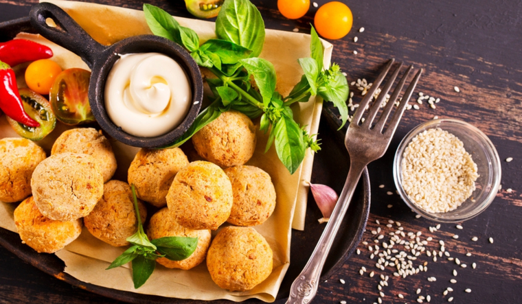Del Medio Oriente a tu mesa: falafel con salsa tahini auténtica Foto: Shutterstock