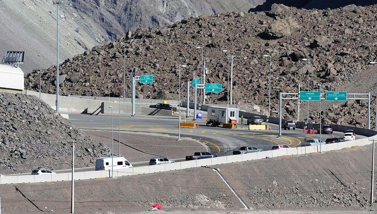 Vista de la aduana chilena en el paso Cristo Redentor, principal conexión entre Mendoza y Chile. Foto: ALF PONCE MERCADO / MDZ