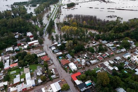 El Ministerio de Economía declaró la emergencia agropecuaria en 12 partidos bonaerenses afectados por inundaciones.