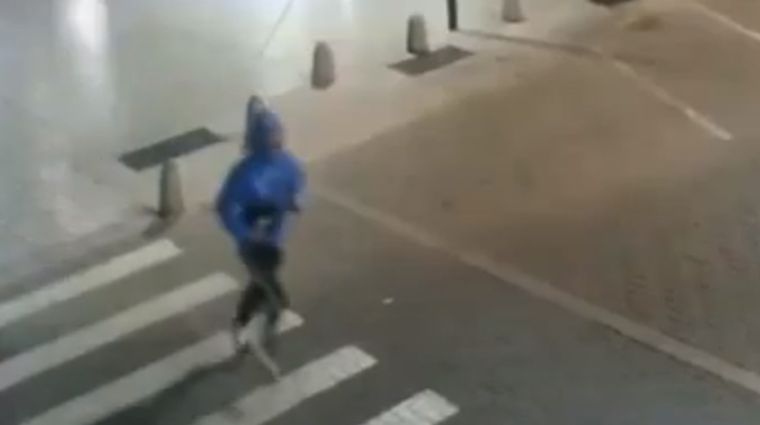 Uno de los ladrones que fue captado por las cámaras de Las Heras.&nbsp;