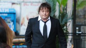 Foto: https://www.infobae.com/america/entretenimiento/2022/10/11/la-estrella-de-terminator-2-edward-furlong-fue-fotografiado-con-un-aspecto-irreconocible/