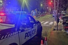 La Policía trabaja para identificar al sujeto que arrastró al efectivo Foto: X @PoliciaCbaOf