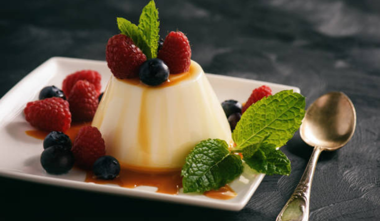 Cómo hacer panna cotta con frutos rojos: paso a paso Foto: Shutterstock