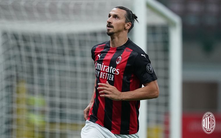 Zlatan Ibrahimovic está por cumplir 40 años. Foto: @acmilan
