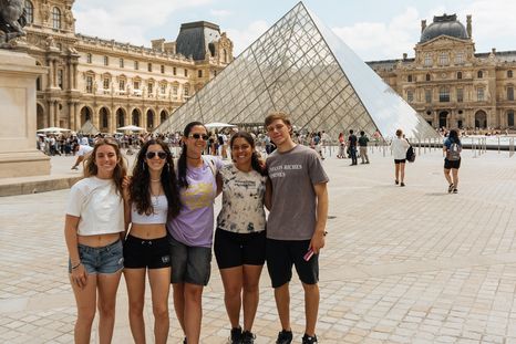 Una tendencia para todas las edades que crece sin parar: aprender un idioma viajando