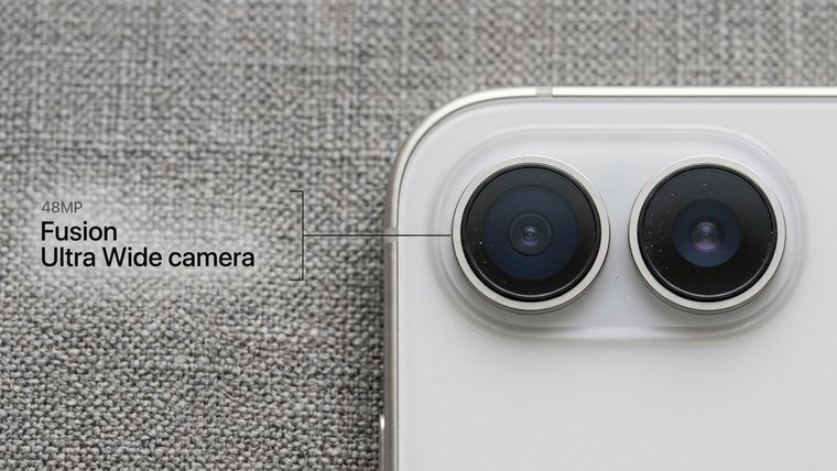 Este iPhone introduce un recorte llamativo al prescindir de una tercera lente dedicada. Este iPhone introduce un recorte llamativo al prescindir de una tercera lente dedicada.