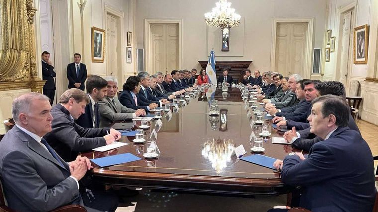 Javier Milei en una reunión con los 24 gobernadores Foto: Noticias Argentinas Javier Milei en una reunión con los 24 gobernadores Foto: Noticias Argentinas