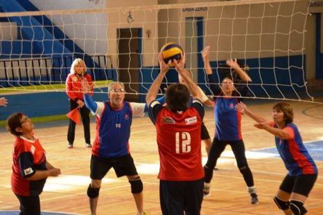 Newcom: el deporte que genera amistades y alivia el estrés. Newcom: el deporte que genera amistades y alivia el estrés.