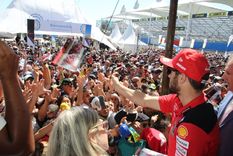 Los pilotos se acercaron al público para tomarse fotos y firmar autógrafos Foto: Turismo Santiago del Estero