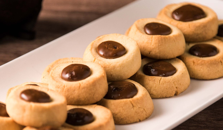 Originalmente, las pepas se rellenaban con membrillo; la receta de pepas con dulce de leche surgió como una variante moderna y más dulce. Originalmente, las pepas se rellenaban con membrillo; la receta de pepas con dulce de leche surgió como una variante moderna y más dulce.