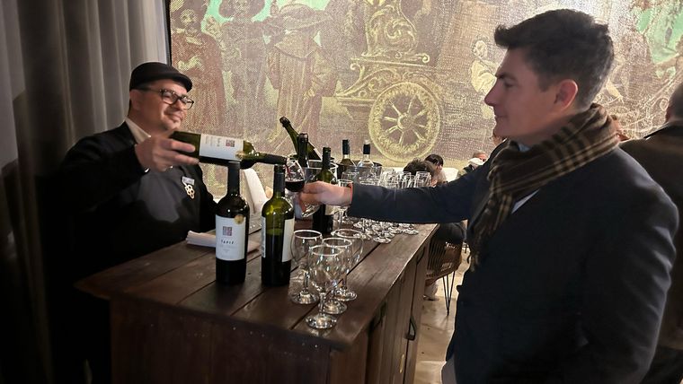 Fernando Mateo degustó los vinos de bodega Tapiz. Fernando Mateo degustó los vinos de bodega Tapiz.