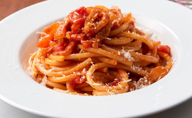 Bucatini a la Amatriciana Una receta clásica de Italia para hacer en pocos minutos. Foto: shutterstock