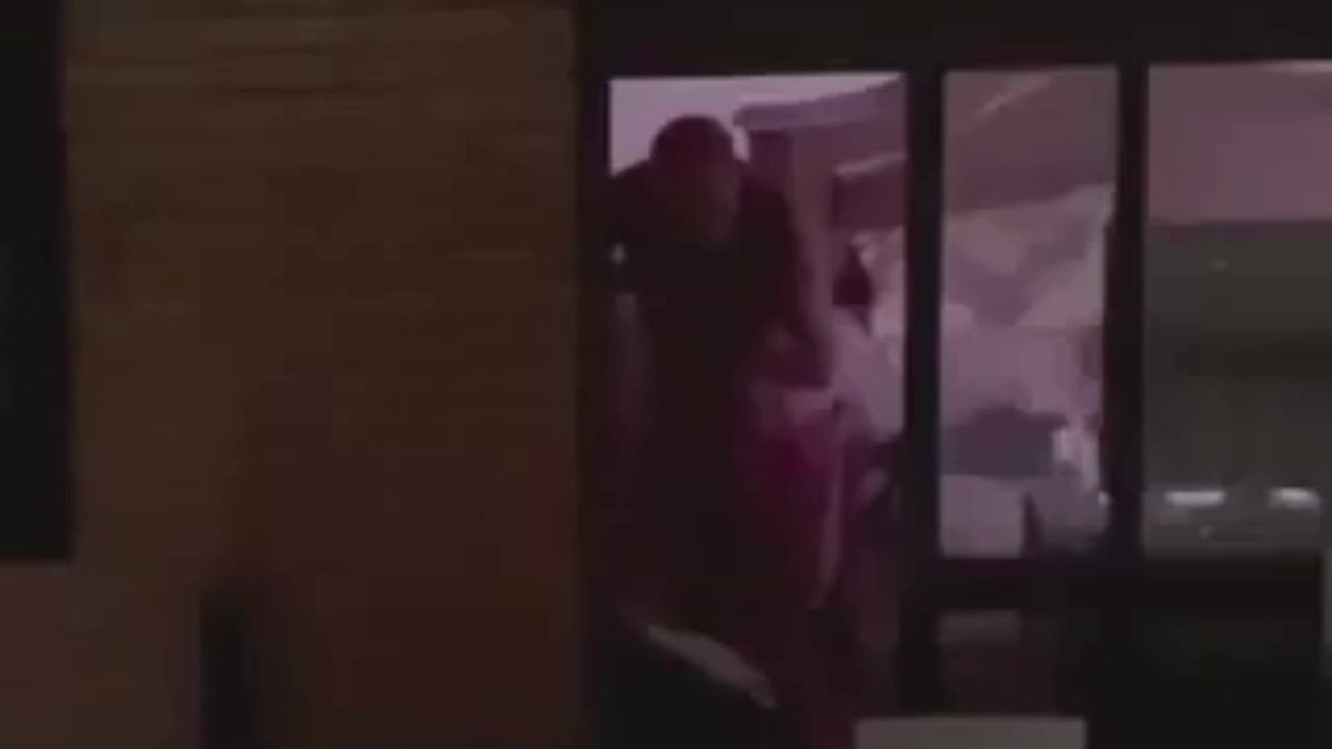 Demoraron a un hombre por disparar con un rifle de aire comprimido desde un balcón