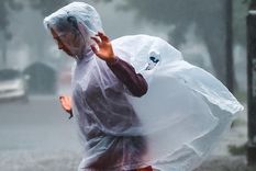 La lluvia negra estaría vinculada con los incendios forestales en Brasil, Bolivia y Paraguay. Foto: EFE