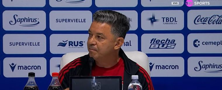 La conferencia post 0-0 dejó una escena que sorprendió incluso a los propios hinchas. Gallardo reaccionó con dureza ante una pregunta que consideró fuera de lugar.