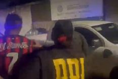 El momento en el que detuvieron al femicida Foto: captura de video.