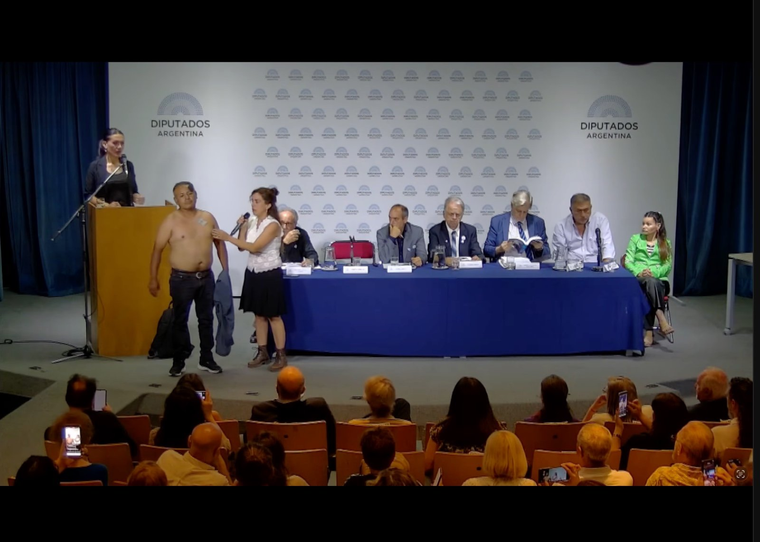 Exposición antivacunas en Diputados.