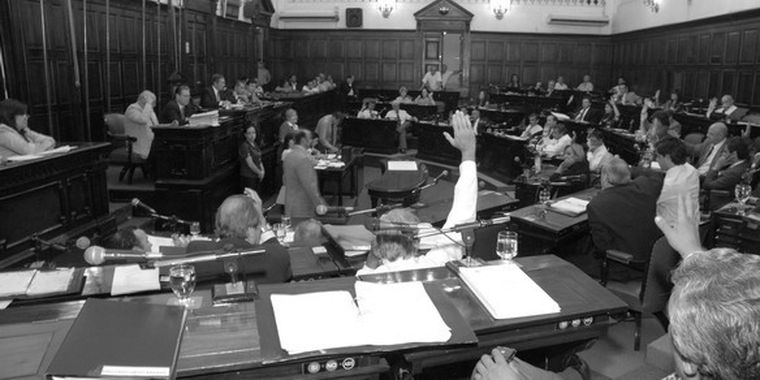 Tras varias idas y vuelta, la Legislatura aprobó una suba de impuestos parcial en Mendoza.