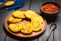 Sorprende a tus seres queridos con estas sabrosas arepas colombianas Foto: Shutterstock