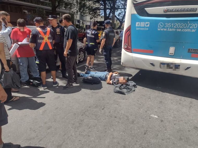 Un ladrón terminó arrollado tras robar un celular en un colectivo. Ocurrió este viernes a las 13 en la ciudad de Córdoba. Foto: Policía de Córdoba