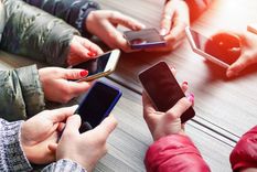 CELULARES LOS SMARTPHONES SE ADUEÑARON DEL MERCADO. Foto: SHUTERSTOCK CELULARES LOS SMARTPHONES SE ADUEÑARON DEL MERCADO. Foto: SHUTERSTOCK