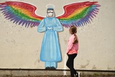 En el modelo matemático más usado para predecir el avance de las enfermedades infecciosas como la covid-19, los muertos son considerados recuperados.