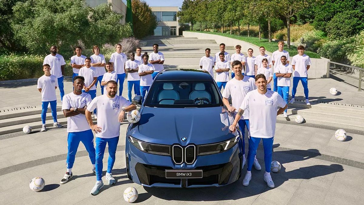 El plantel del Real Madrid recibió autos de lujo de regalo y Mastantuono sorprendió al elegir el más "económico"