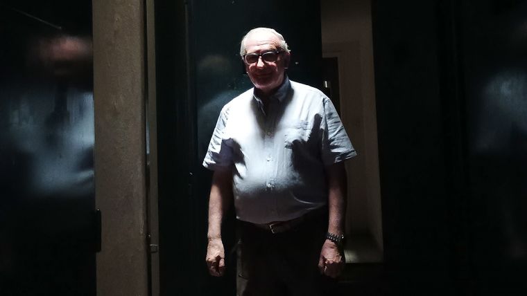 Eugenio en algunas de las celdas del ex D2. Sólo en una de ellas entra luz. En las demás no sabías si era de noche o de día. ¿El objetivo? Perder la noción del tiempo, romper con el ciclo circadiano como parte de la tortura.