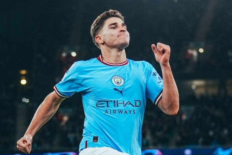 Julián Álvarez marcó el segundo del City ante el Chelsea y llega a Qatar a puro gol.
