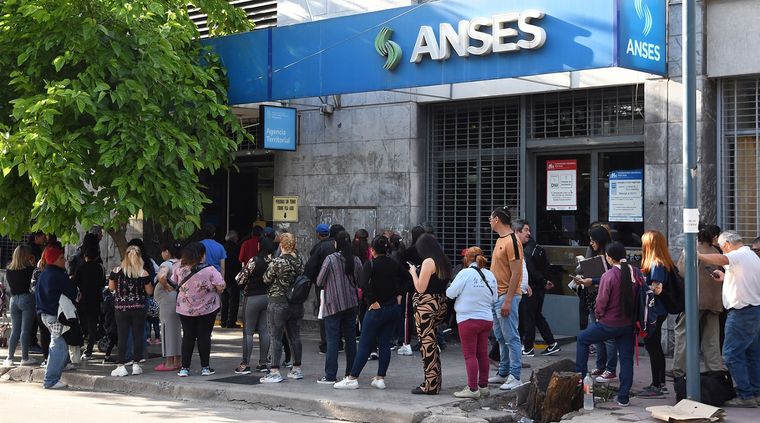Anses continúa con el calendario de pagos del mes de mayo Foto: ALF PONCE MERCADO / MDZ