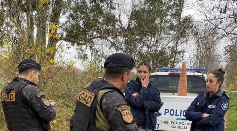 En el lugar, la Policía Científica certificó que Itán Quizos tenía heridas cortantes en el cuello y el estómago Foto: Diario Rio Negro