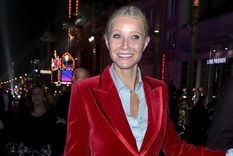 Gwyneth Paltrow y Salma Hayek ponen de moda este icónico traje Foto: Us Weekly