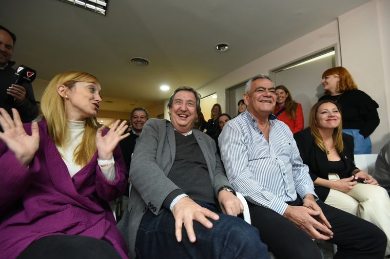 Edgardo González junto a otros dirigentes del PJ. Foto: Maximiliano Ríos/MDZ