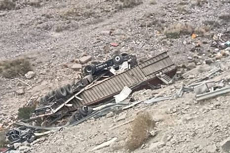 El camión transportaba paneles solares El camión transportaba paneles solares