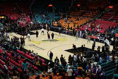 El Frost Bank Center vivió una jornada especial con el regreso de los Spurs a la serie por el título tras más de una década.