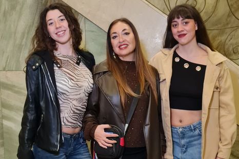 Fanáticos, entusiastas y curiosos de todas las edades disfrutaron de un show cargado de hits. Fanáticos, entusiastas y curiosos de todas las edades disfrutaron de un show cargado de hits.