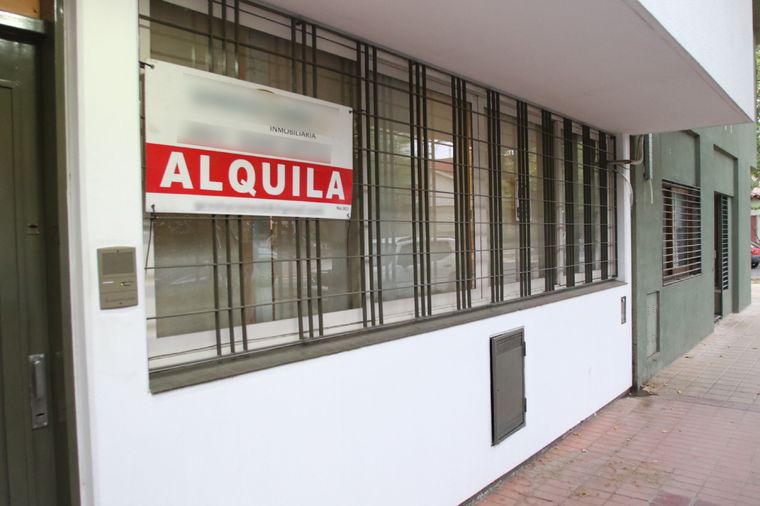 Los incrementos vigentes para los alquileres en el mes de junio superan el 55% anual y se calcula que el aumento en julio será cercano al 60%. Foto: Maximiliano Ríos/MDZ