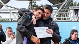 Diego Milito quiere que Costas siga en Racing por muchos años. Diego Milito quiere que Costas siga en Racing por muchos años.