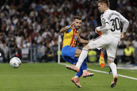 Con Mastantuono de titular, el Real Madrid goleó 4-0 al Valencia gracias al doblete de Mbappé, el tanto de Bellingham y otro de Carreras. Foto: EFE Con Mastantuono de titular, el Real Madrid goleó 4-0 al Valencia gracias al doblete de Mbappé, el tanto de Bellingham y otro de Carreras. Foto: EFE