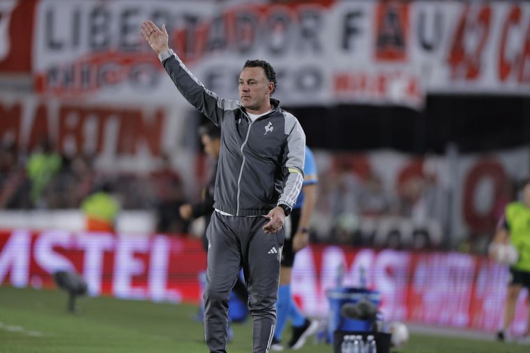 El DT se ilusiona con alzar el trofeo continental. Foto: EFE