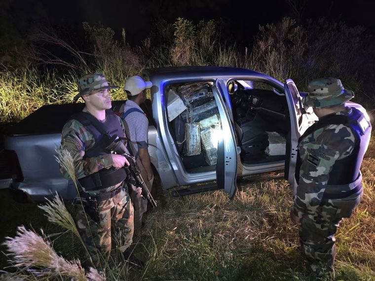 En total, fueron encontrados 1.506 ladrillos, con un peso total de 1.050 kilos. Foto: PNA