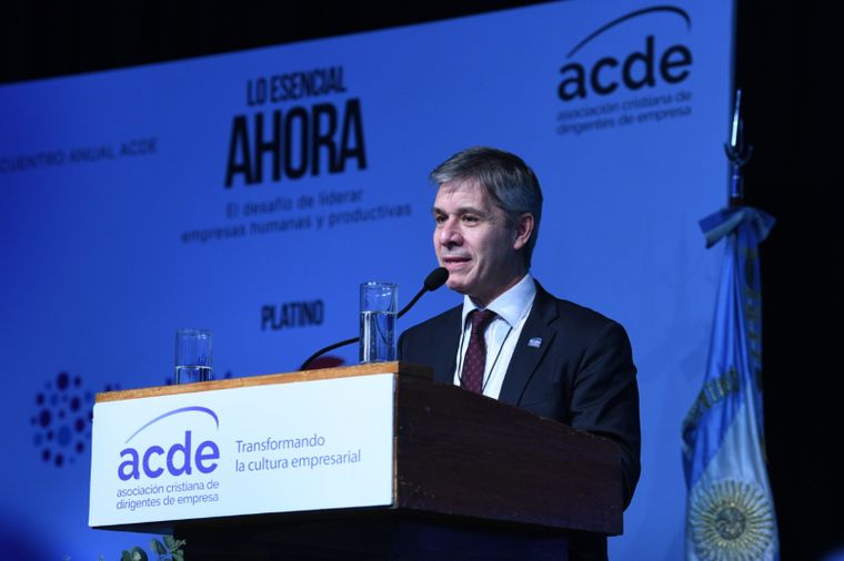 Durante el cierre, el presidente de ACDE, Víctor Valle, expresó su optimismo respecto del futuro del país y llamó a los empresarios a “salir del metro cuadrado”. Durante el cierre, el presidente de ACDE, Víctor Valle, expresó su optimismo respecto del futuro del país y llamó a los empresarios a “salir del metro cuadrado”.