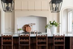 La simetría aporta armonía y estilo al diseño de interiores. Créditos: Logan Quinton.