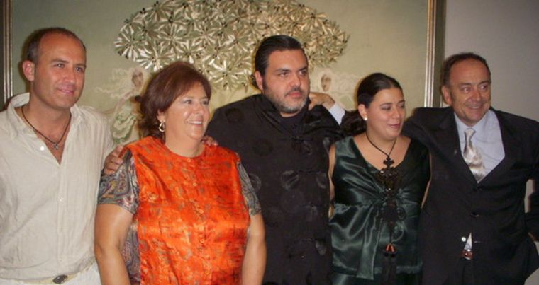 Luis Pablo Conalbi, Mónica Pescarmona, el protagonista de la noche Sergio Roggerone, su esposa Marina y Julio Camsen. Foto: MDZ