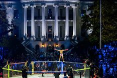 El festejo del cumpleaños de Donald Trump tuvo como evento central una pelea de UFC en el jardín sur de la Casa Blanca.