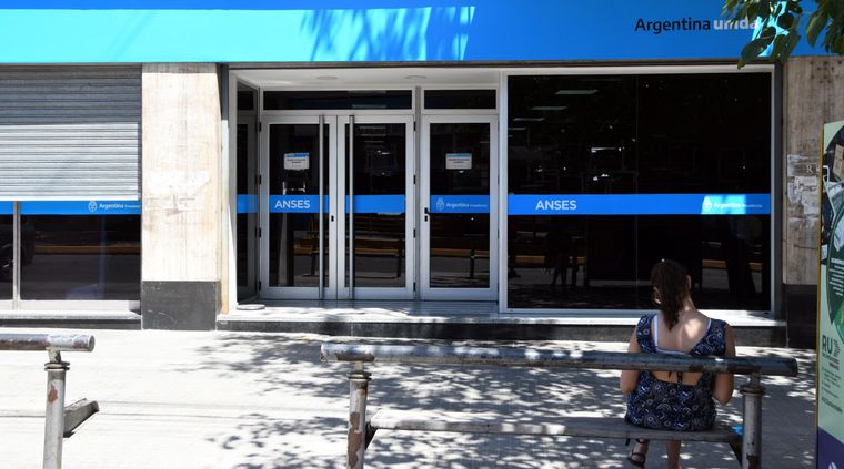 Con el aumento del 2,88%, Anses actualiza los haberes y define cu&aacute;ndo cobra cada jubilado.