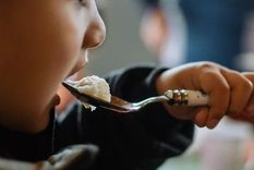 En el mundo se enferman 600 millones de personas por año por ingerir alimentos contaminados. Foto: Archivo MDZ